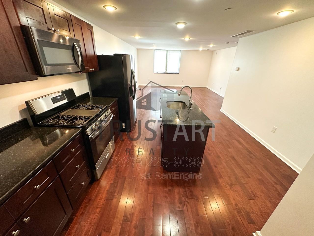 1816 N Front St #1B - Photo 3 of 15