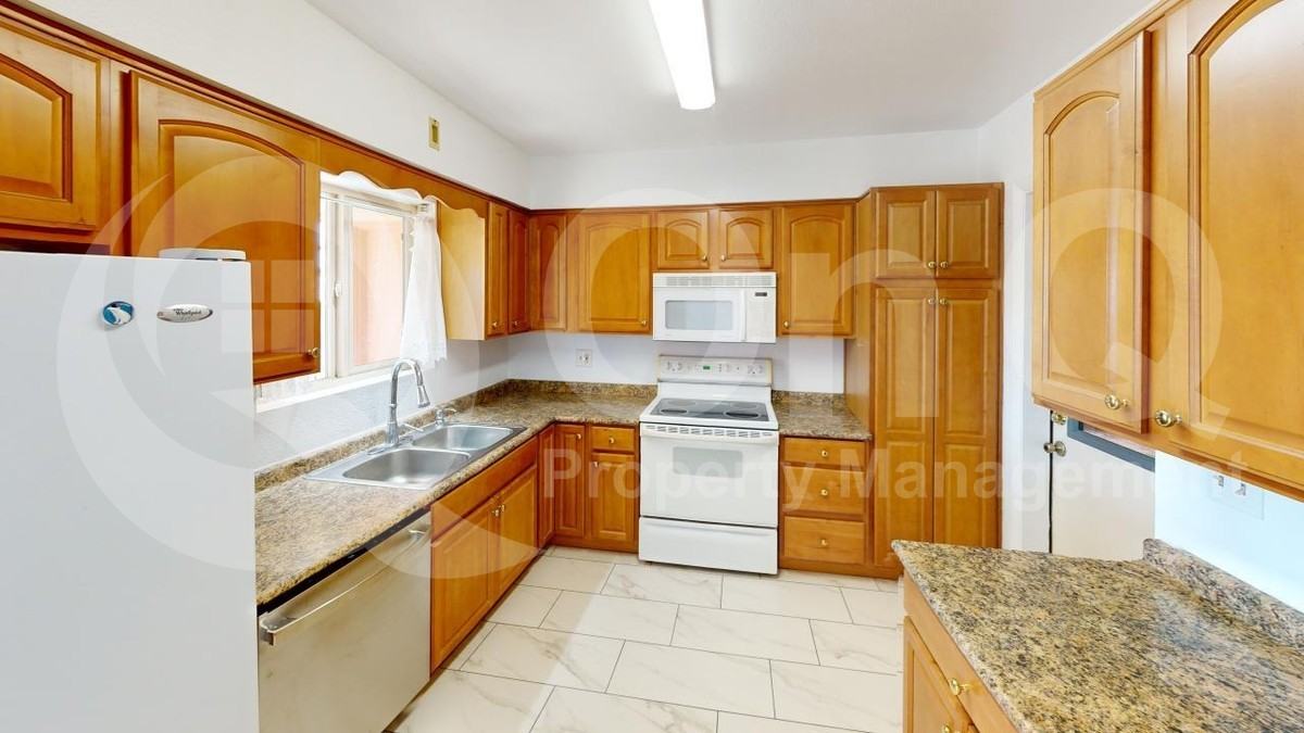 5915 E Anaheim St - Photo 5 of 17