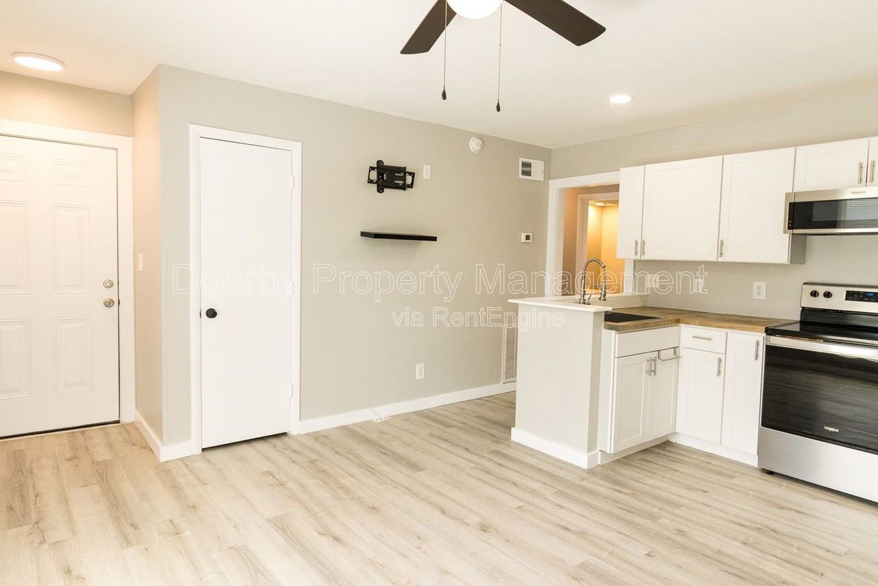 903 Forest Dale Ln #A - Photo 4 of 16