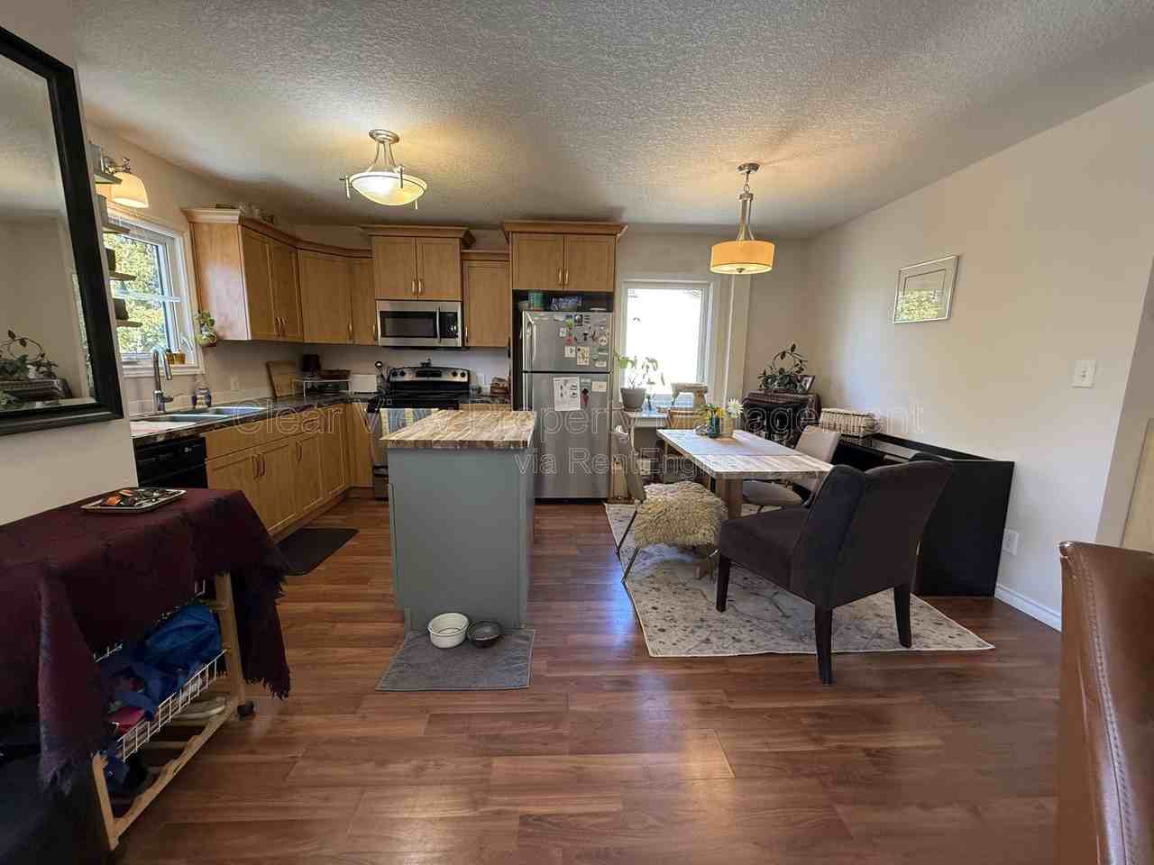 823 20 St S - Photo 3 of 21