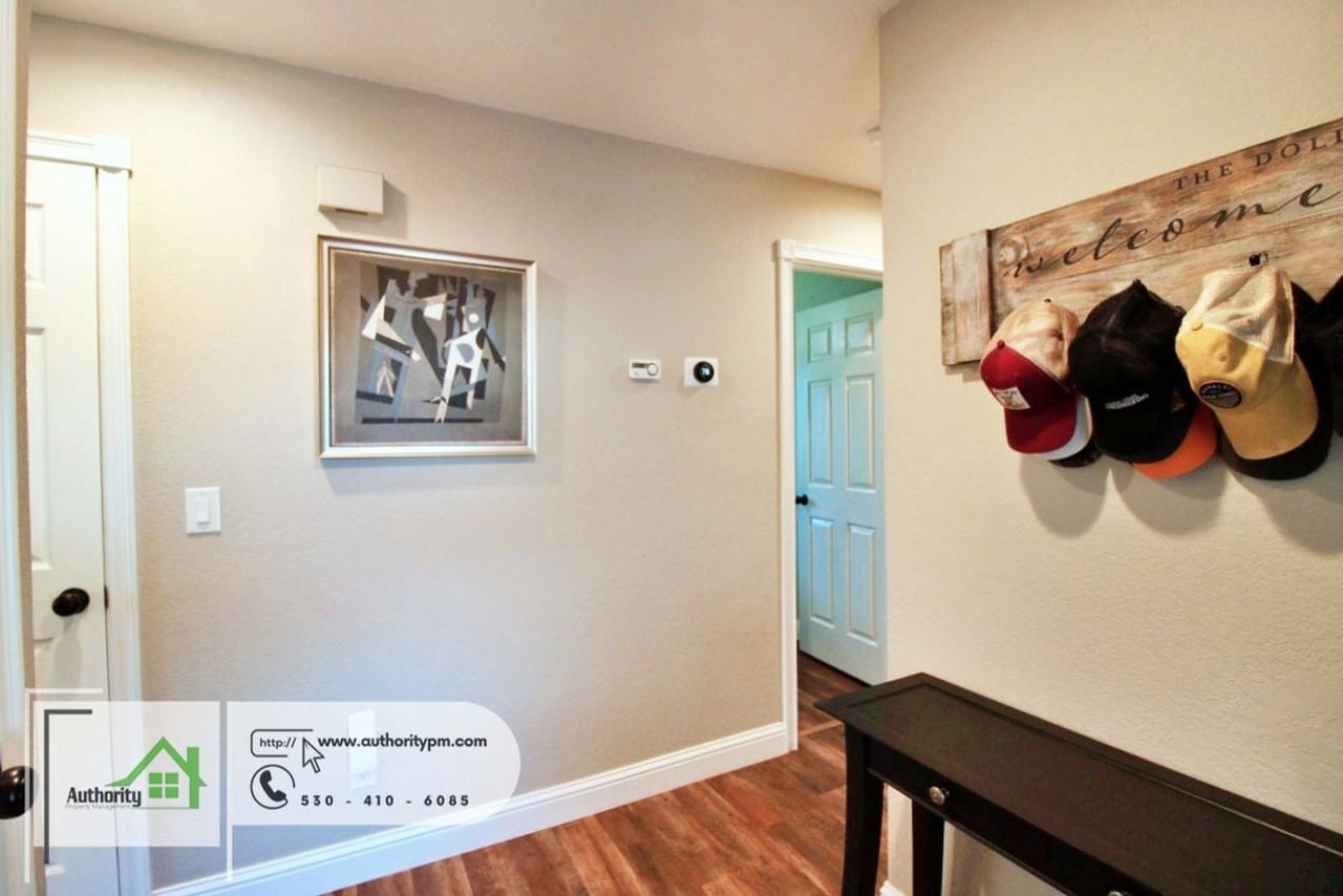 1437 Mariposa Ct - Photo 3 of 21