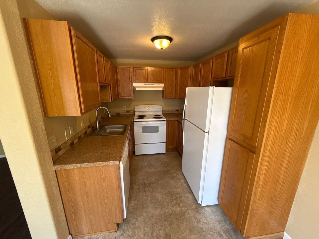 2574 16th Ave Se - Photo 6 of 32