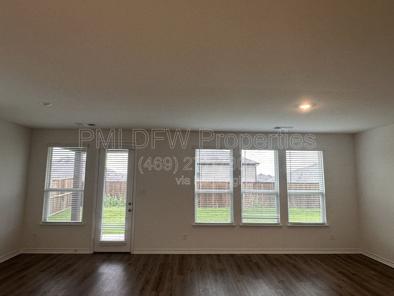 663 Saxony Dr - Photo 3 of 17