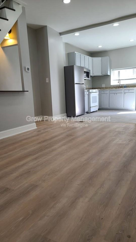 3141 Agate St - Photo 4 of 23