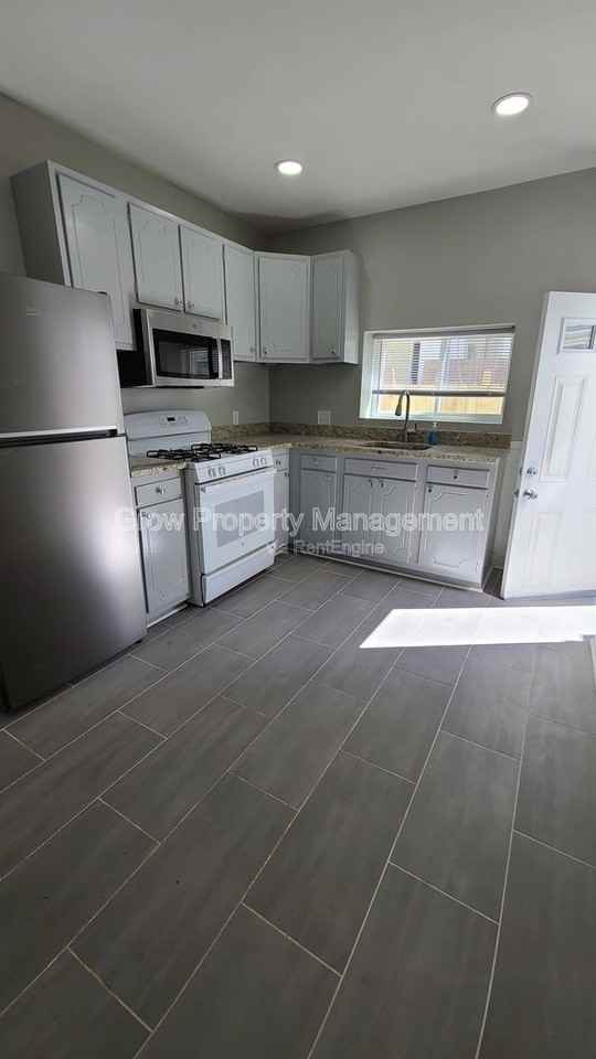 3141 Agate St - Photo 6 of 23