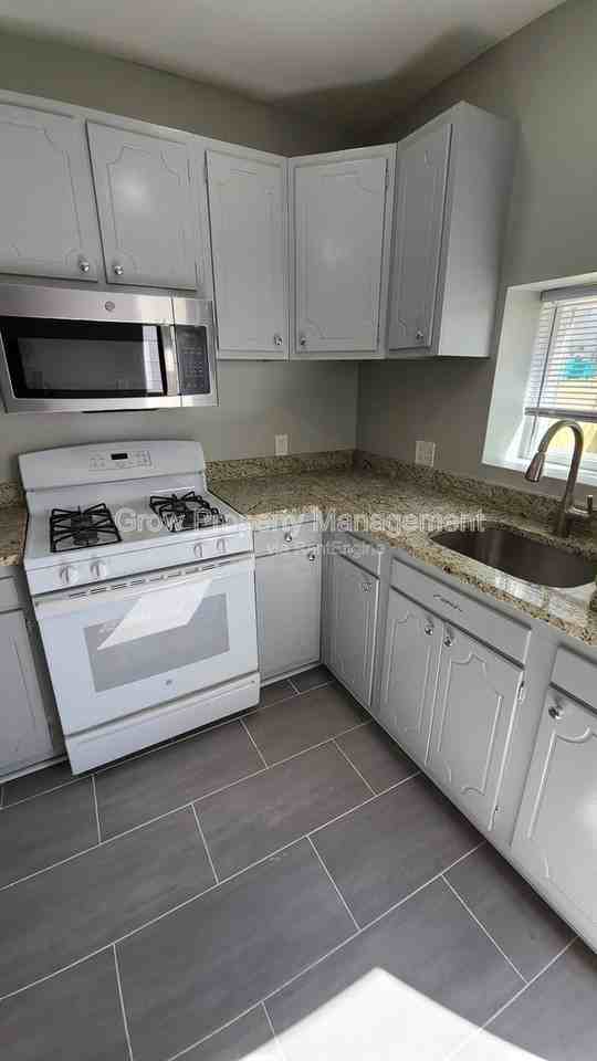 3141 Agate St - Photo 7 of 23