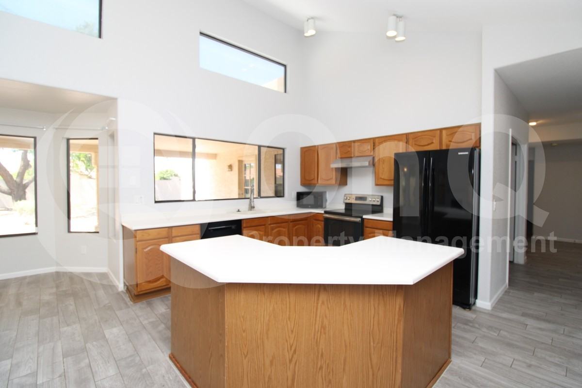 1047 W Lakeridge Dr - Photo 3 of 27