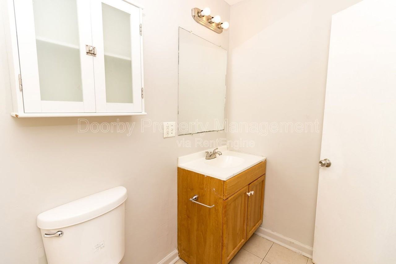 5345 Lazard St #B - Photo 6 of 8