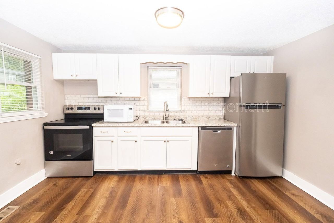 403 Warren St - Photo 2 of 17