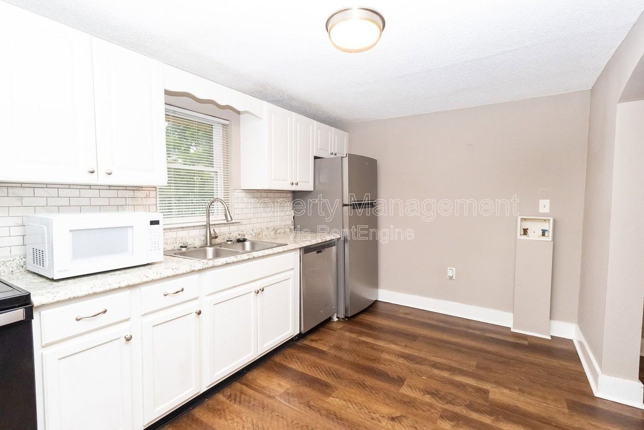 403 Warren St - Photo 3 of 17