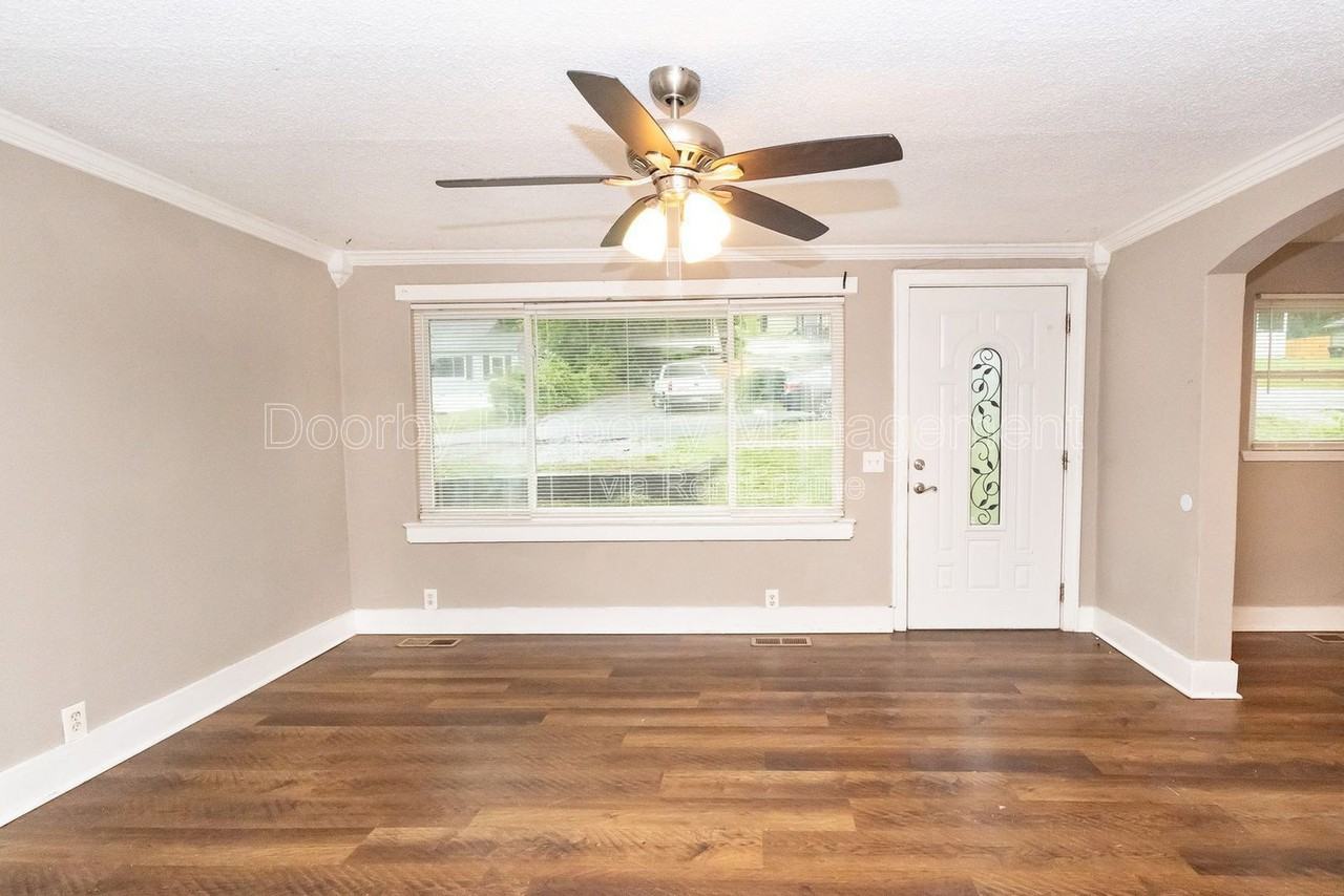 403 Warren St - Photo 7 of 17