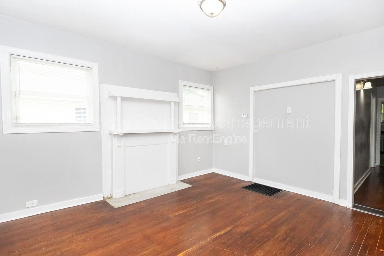 2009 Camden St - Photo 6 of 19