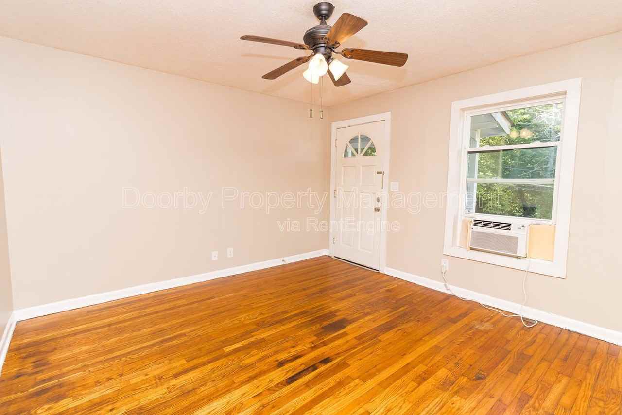 2215 Allin St #A - Photo 4 of 16