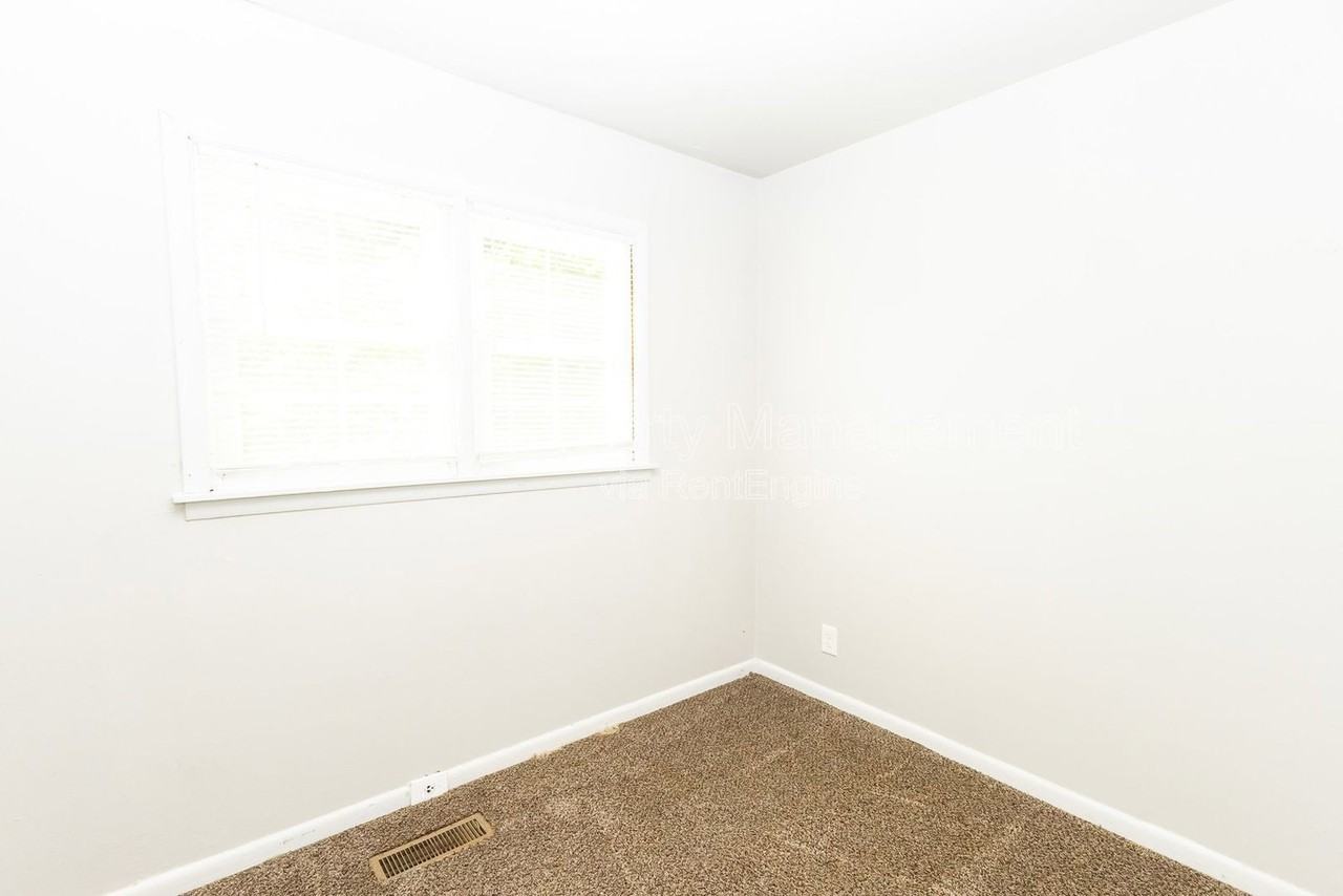 5200 Fagan St - Photo 6 of 15