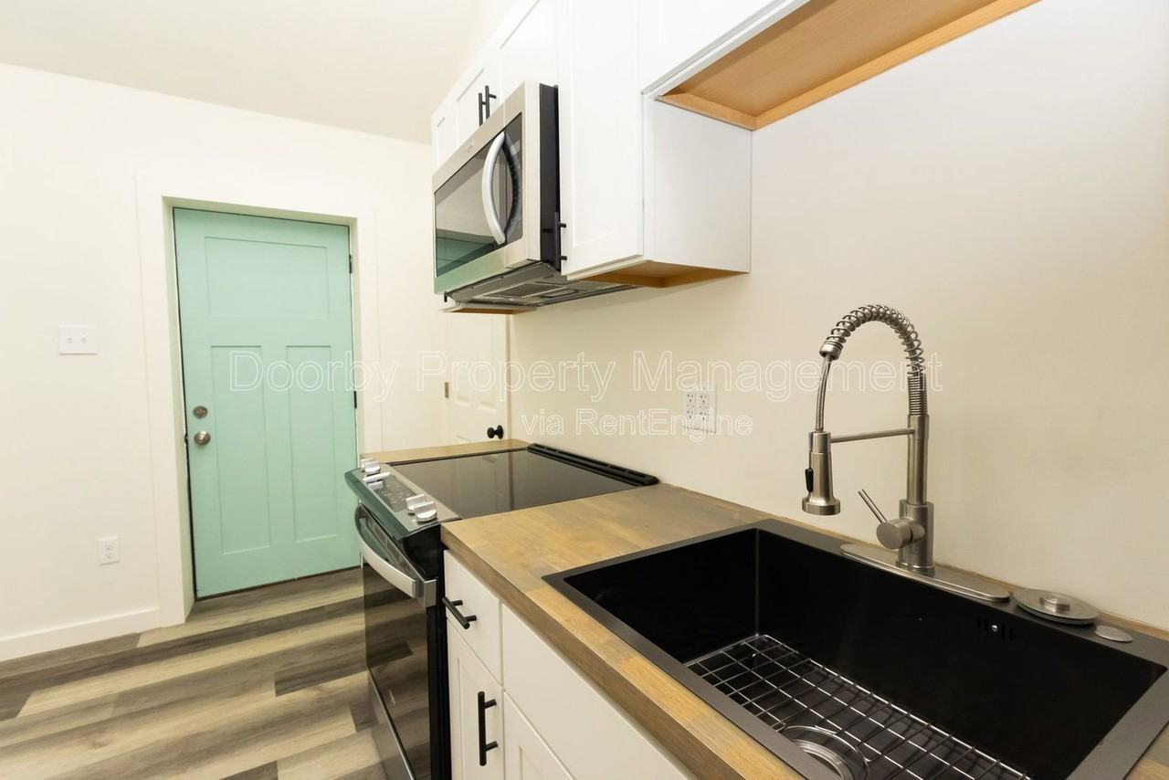5640 Highway 41 #4