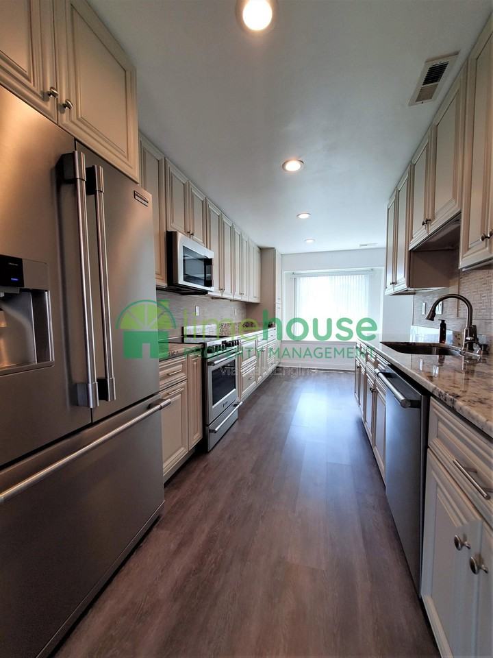 5304 Lord George Dr - Photo 2 of 22