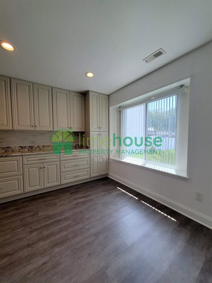 5304 Lord George Dr - Photo 5 of 22