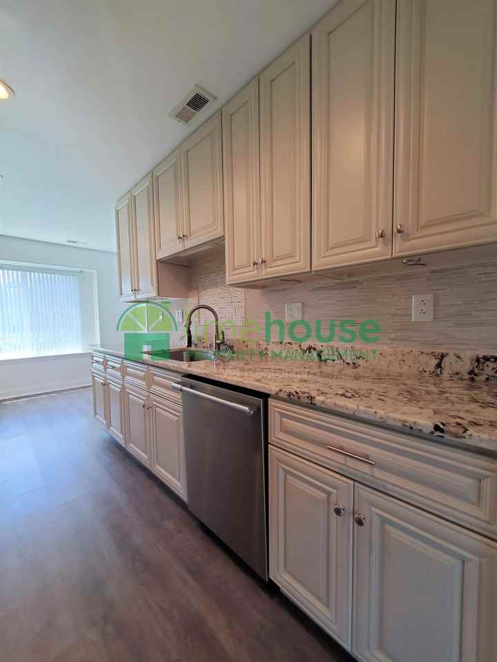 5304 Lord George Dr - Photo 6 of 22