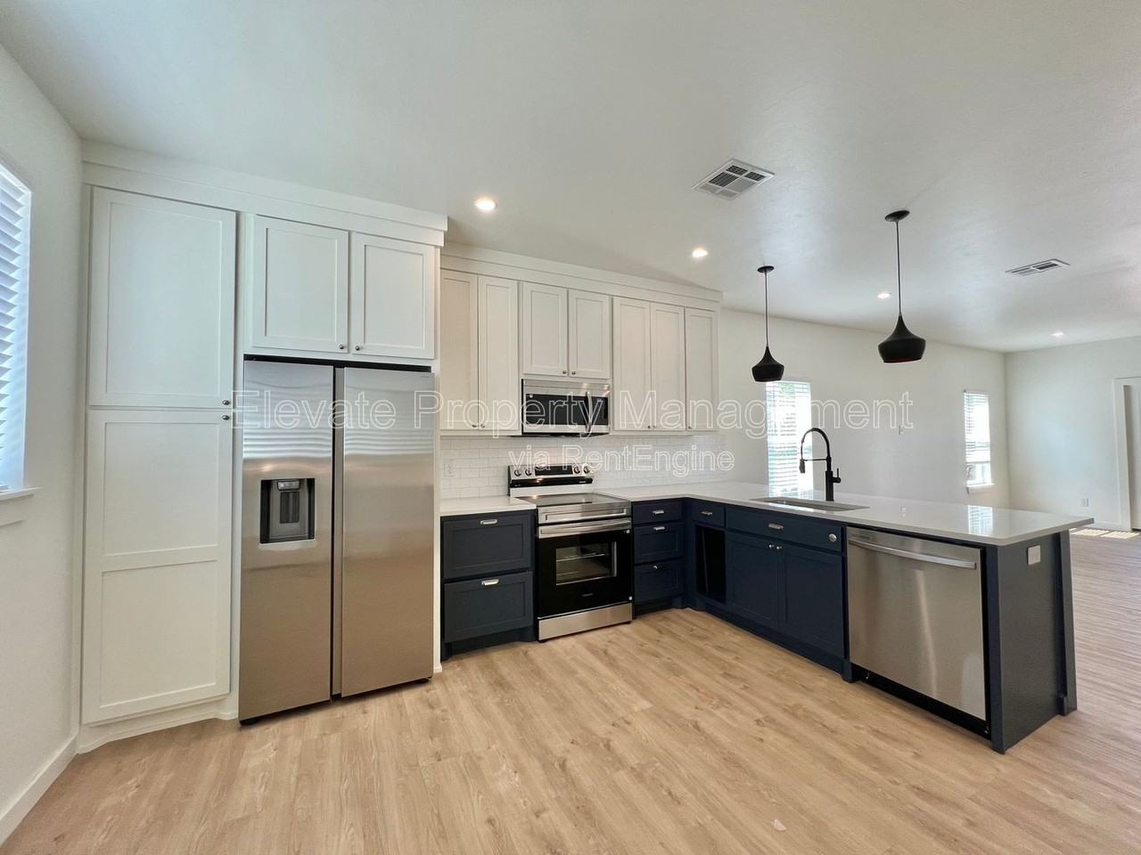 216 E Hurd St #200 - Photo 4 of 14