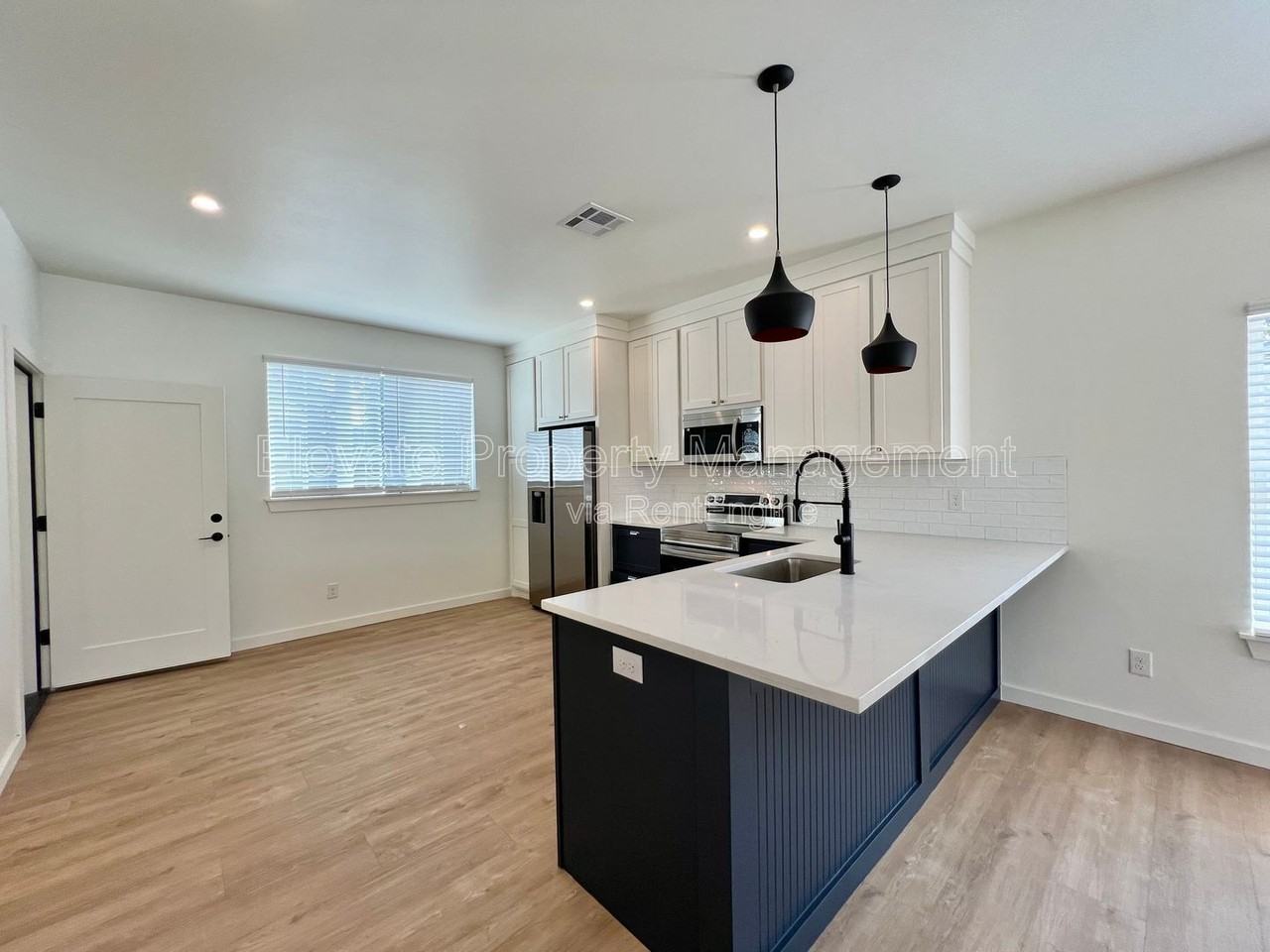 216 E Hurd St #200 - Photo 5 of 14