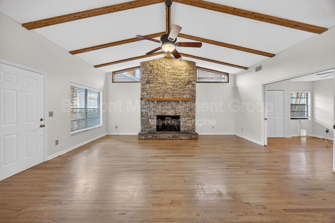 1146 Western Way - Photo 6 of 18