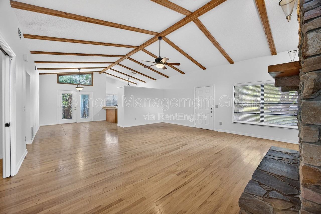 1146 Western Way - Photo 7 of 18