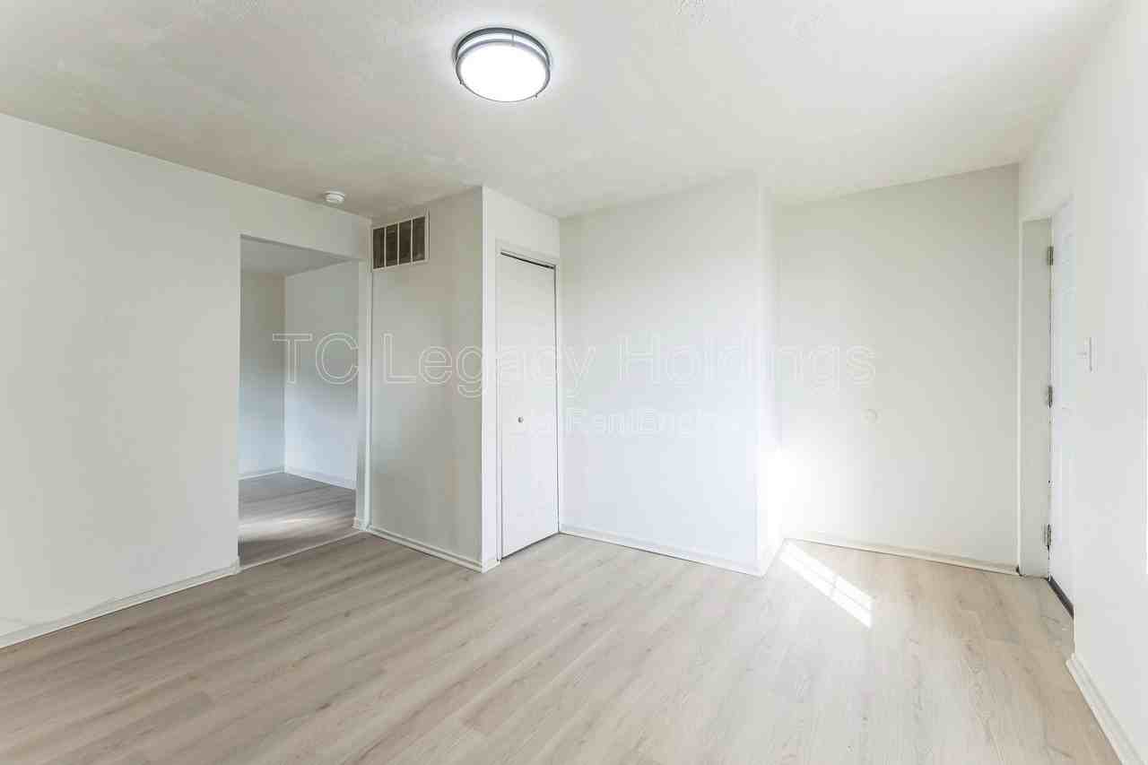 415 Simpson Ave - Photo 4 of 16