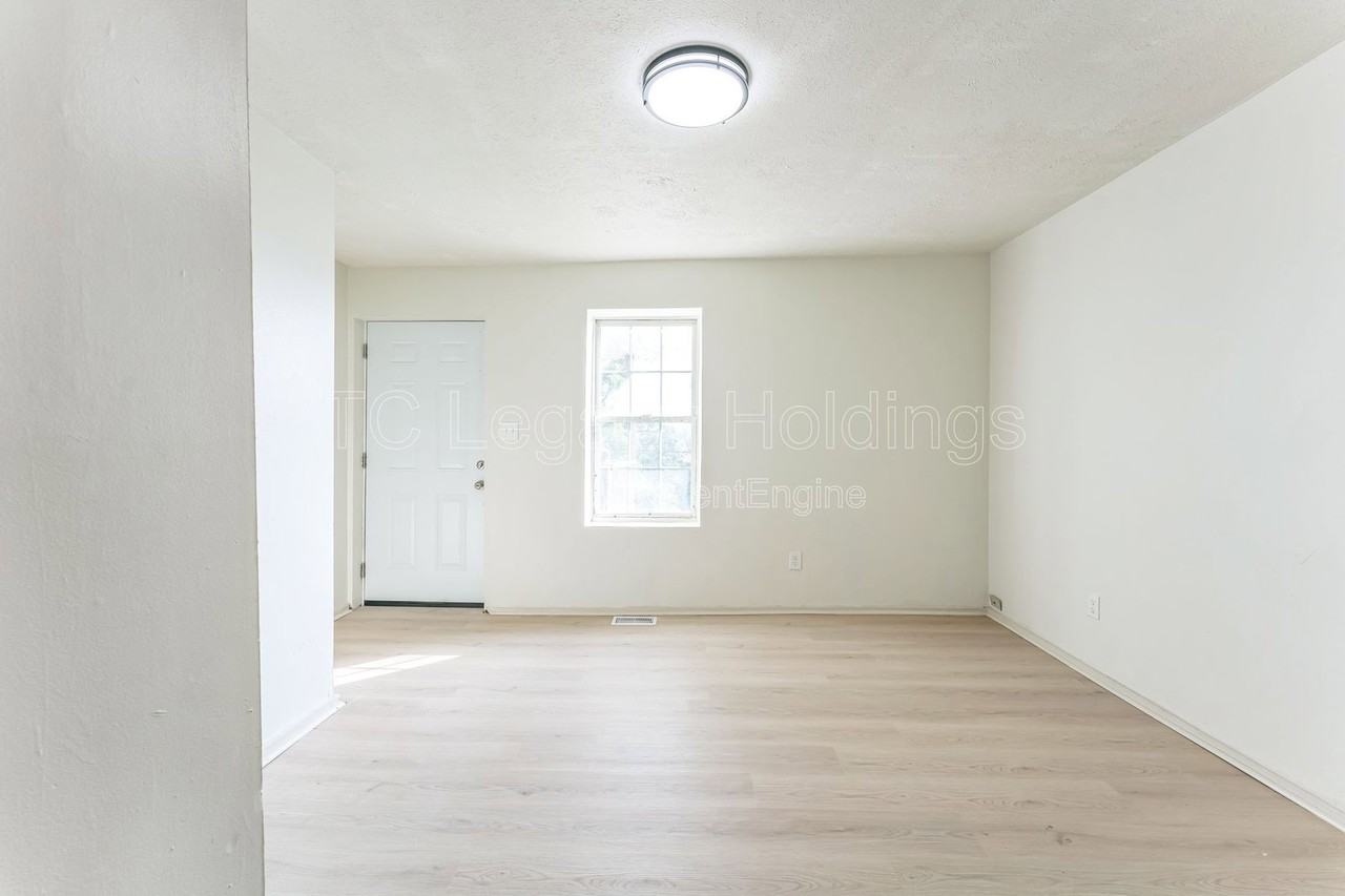 415 Simpson Ave - Photo 5 of 16