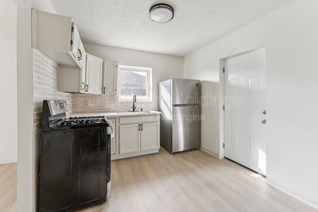 415 Simpson Ave - Photo 7 of 16