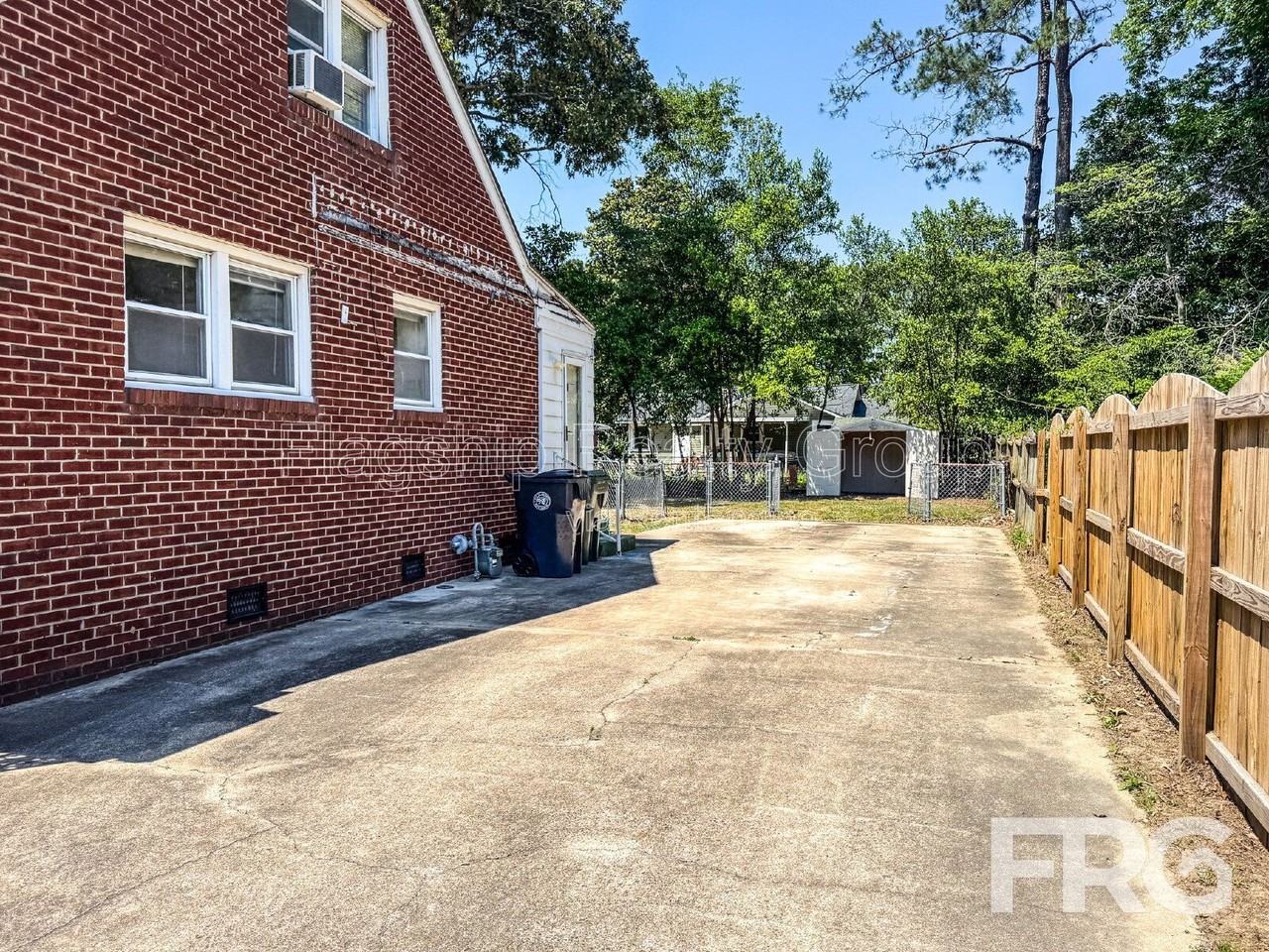 1611 Rose St - Photo 3 of 32