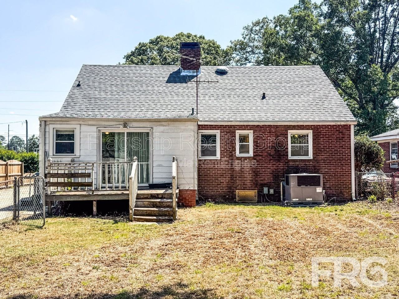 1611 Rose St - Photo 6 of 32