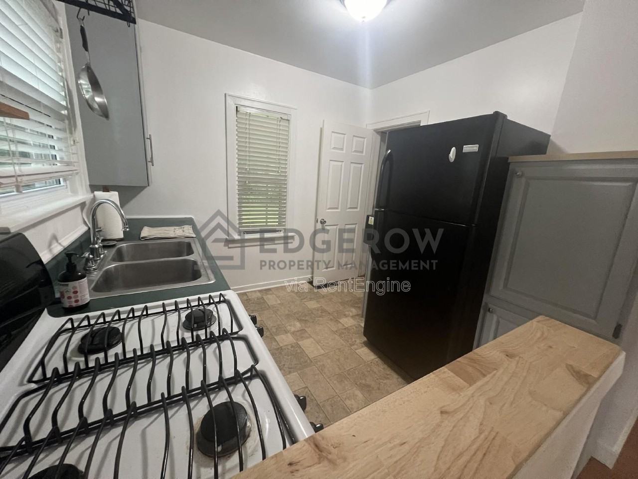 2649 Mckee Ave Sw - Photo 4 of 11