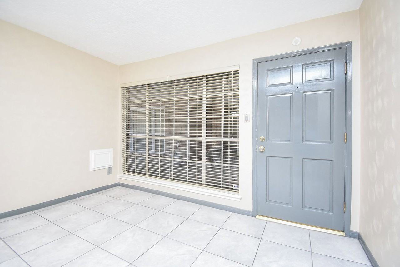 2507 Montrose Blvd #22 - Photo 4 of 31