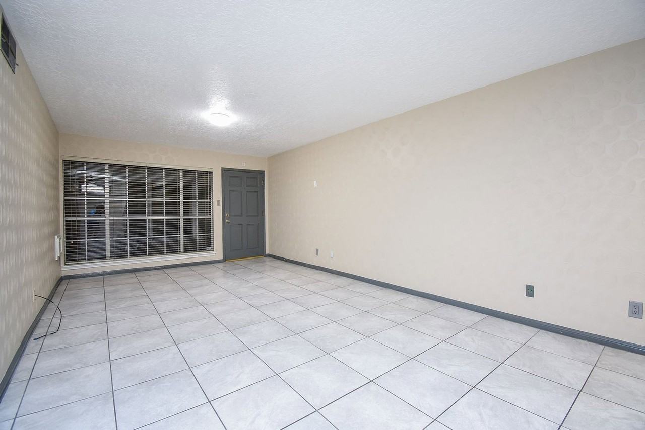 2507 Montrose Blvd #22 - Photo 7 of 31