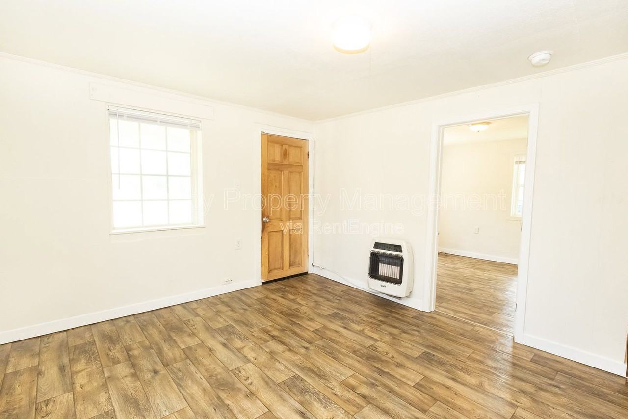 417 N Hawthorne St #417 - Photo 3 of 13