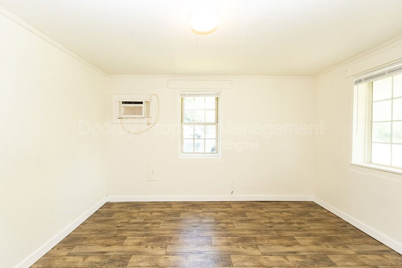 417 N Hawthorne St #417 - Photo 6 of 13