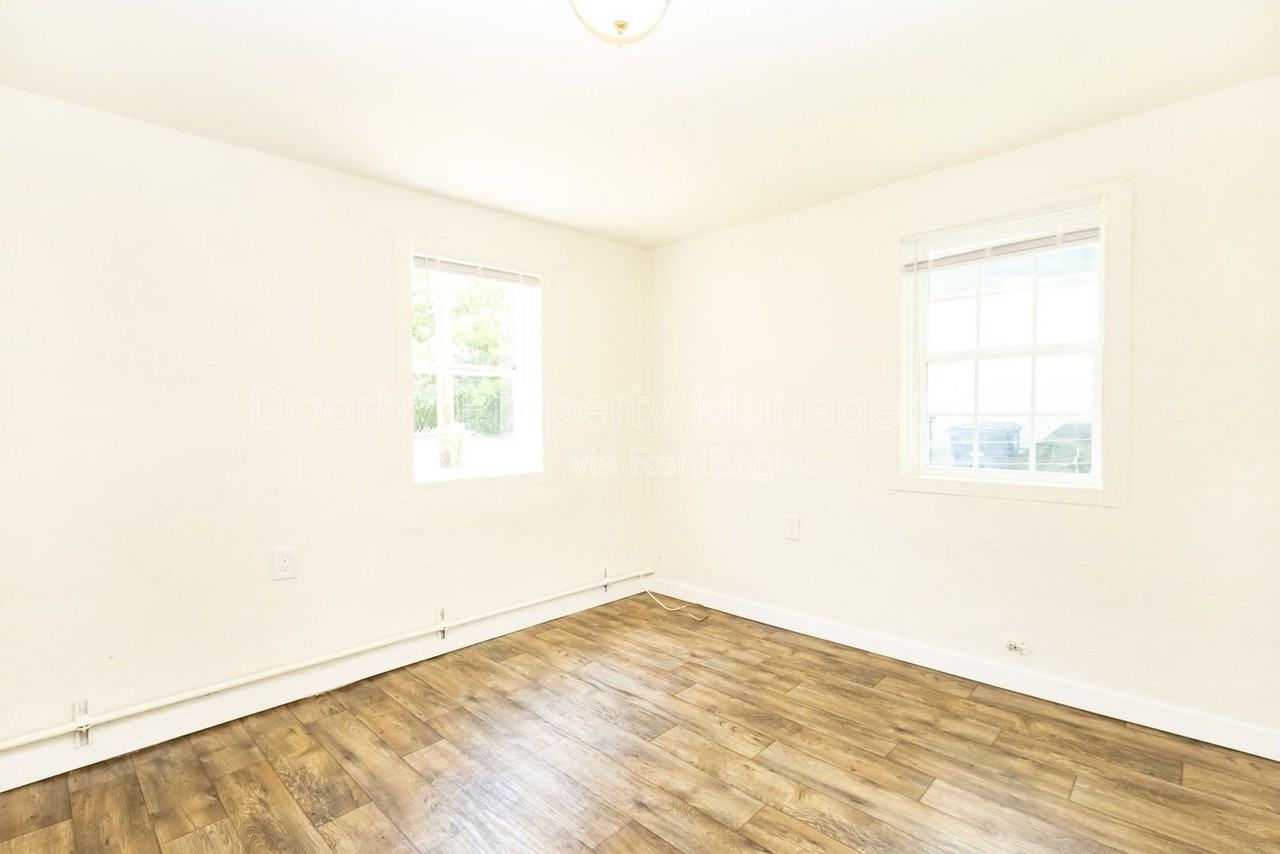 417 N Hawthorne St #417 - Photo 7 of 13