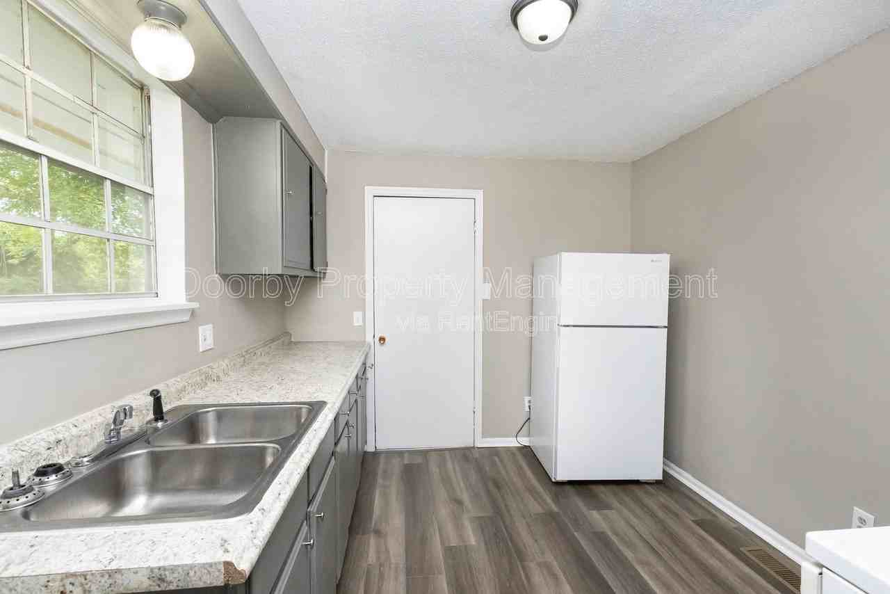 619 Shannon Ave - Photo 2 of 16