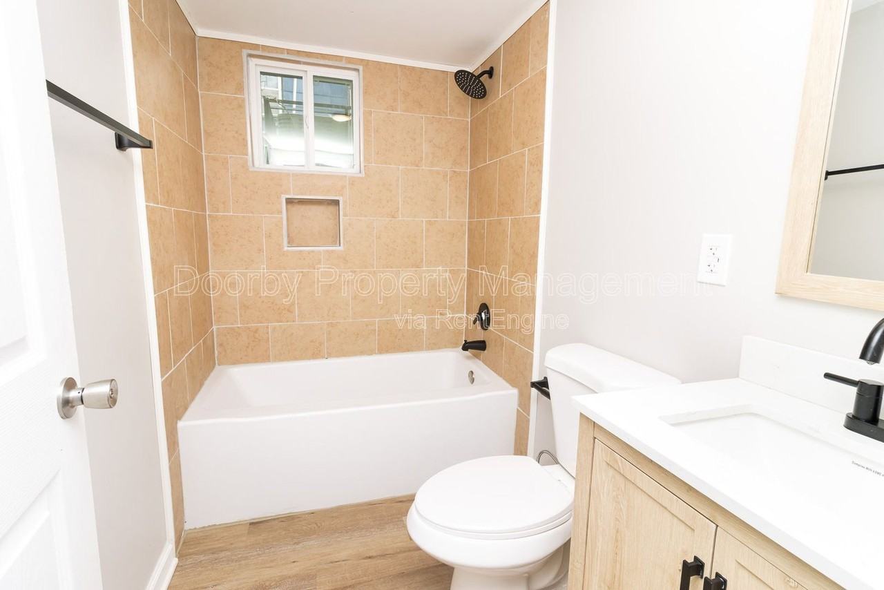 1714 Portland St #C - Photo 6 of 10