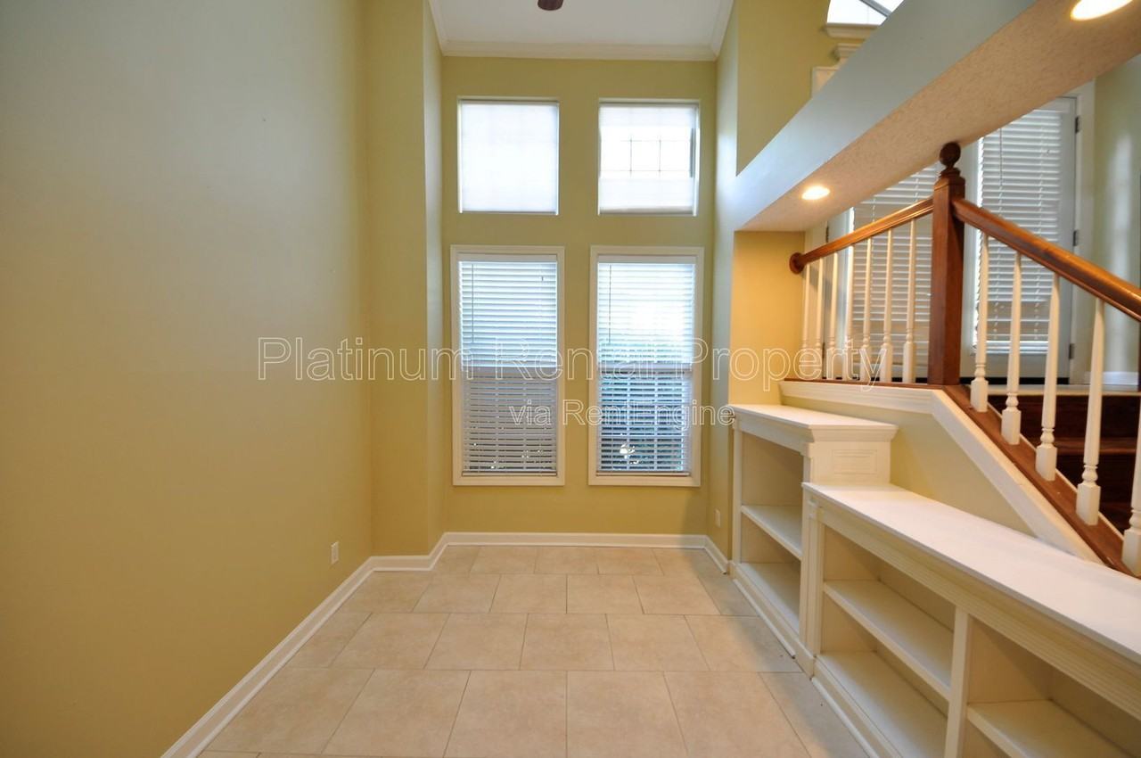 2198 Goodwood Blvd Se - Photo 4 of 28