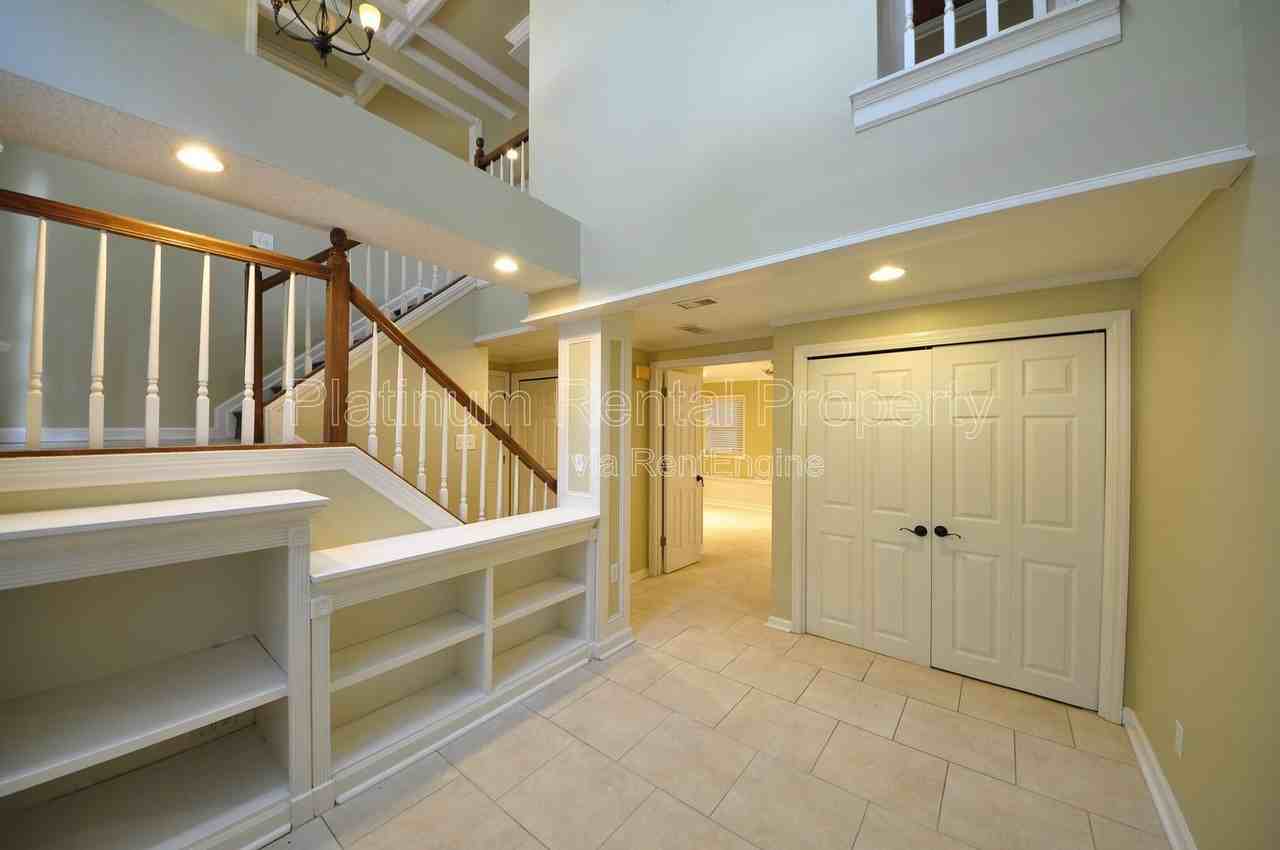 2198 Goodwood Blvd Se - Photo 5 of 28