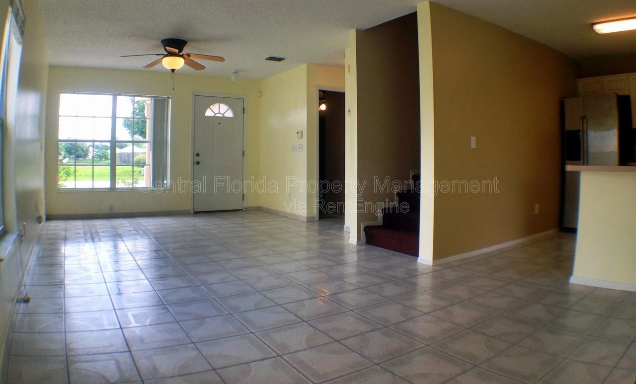 2320 Justin Ave - Photo 3 of 12