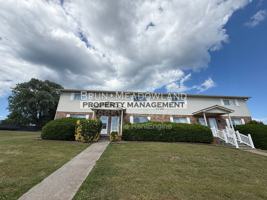 featured image of 3708 Moss Ln #B
