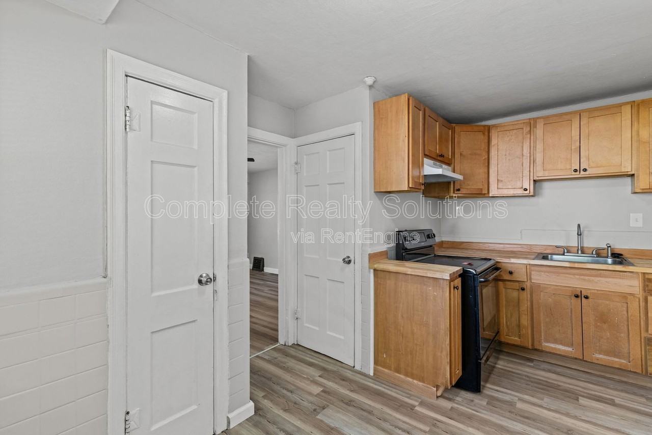 7120 Greenhaven Dr - Photo 7 of 30
