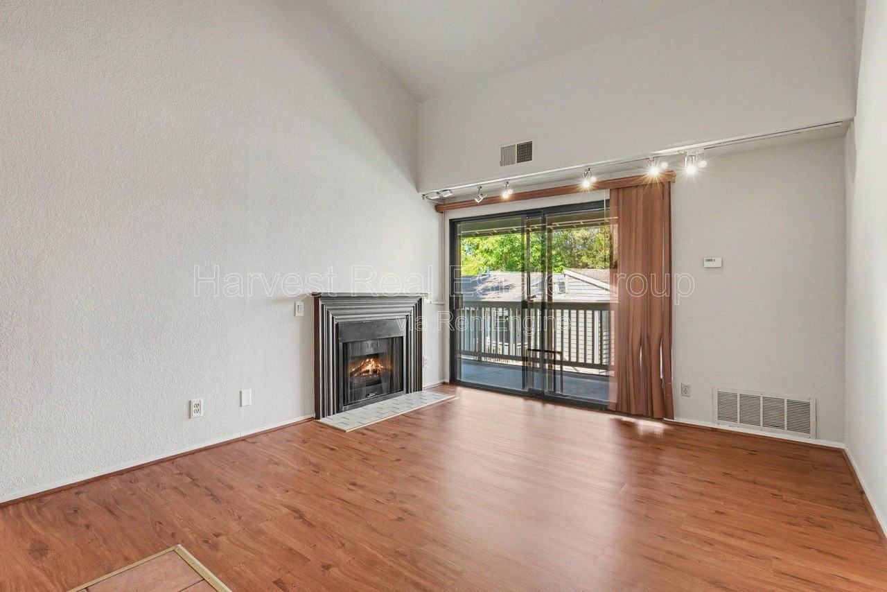 3454 Bridgewood Ter #313 - Photo 4 of 16