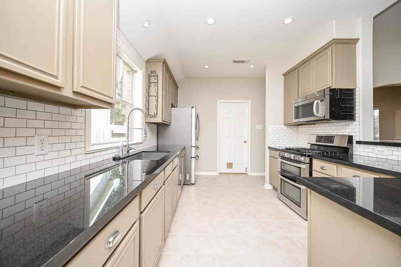 12138 Havenmist Dr - Photo 7 of 32