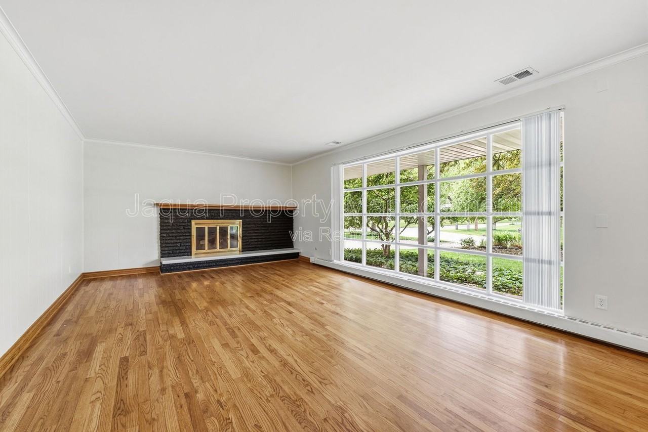 4420 Croyden Ave - Photo 3 of 29