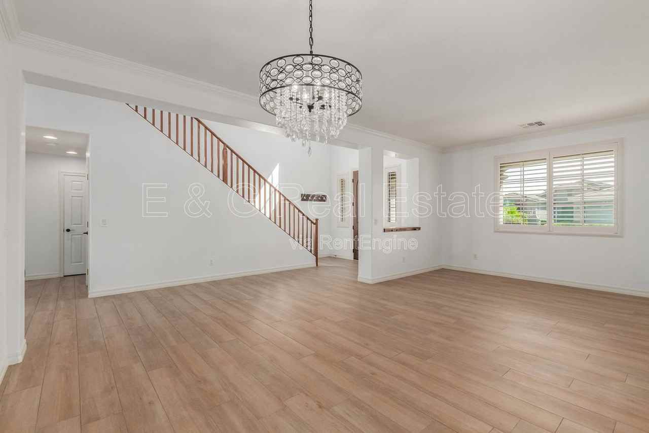 622 W San Carlos Way - Photo 4 of 40