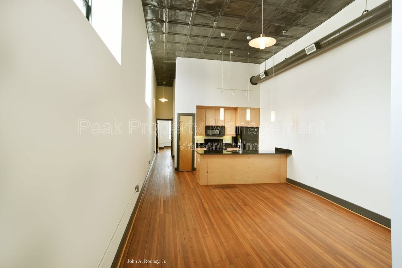132 N Sycamore St #201 - Photo 2 of 12