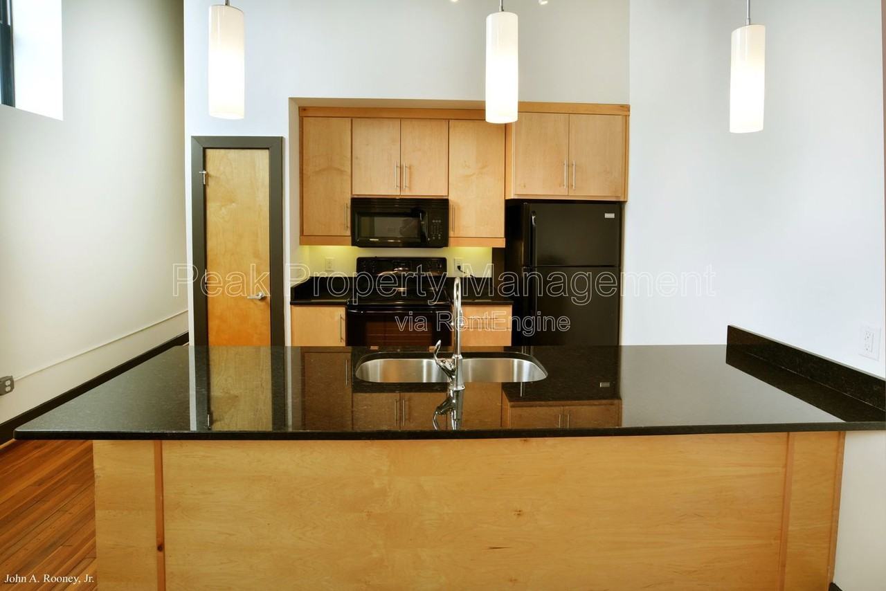 132 N Sycamore St #201 - Photo 3 of 12
